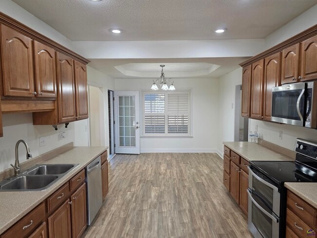 Building Photo - 604 Twelve Oaks Dr