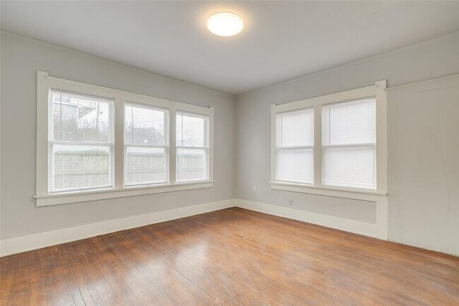 Building Photo - 726 NW 24th St