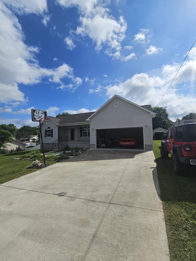 Building Photo - 108 Bertha Ln