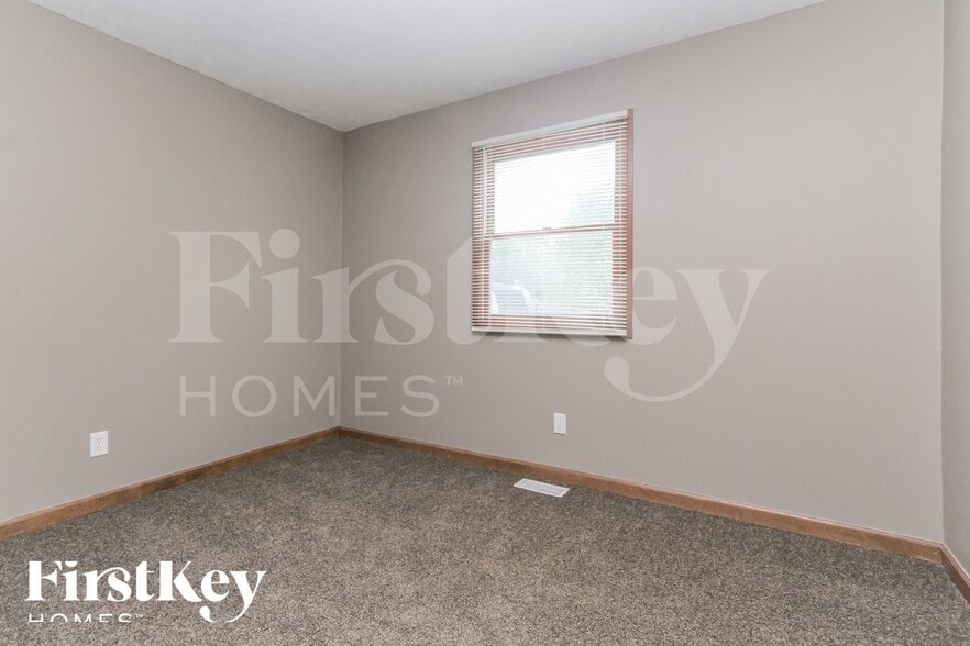 Building Photo - 2102 E Edgewood Ave