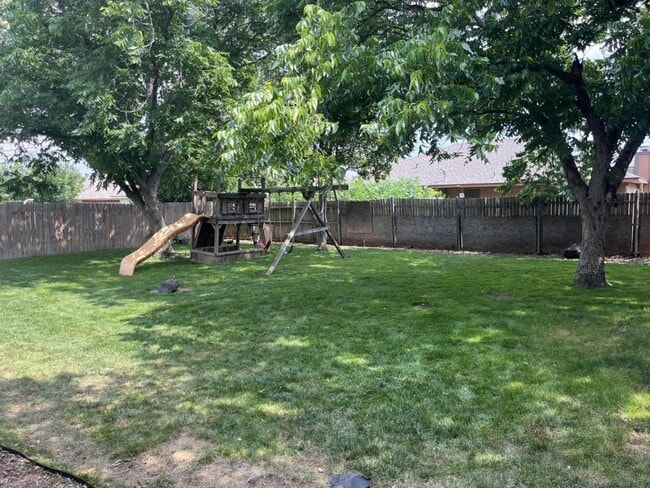 Building Photo - 710 Paintbrush Dr