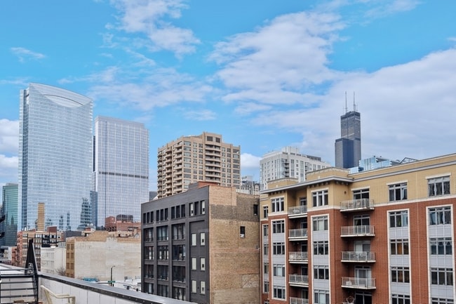 Building Photo - 660 W Fulton St