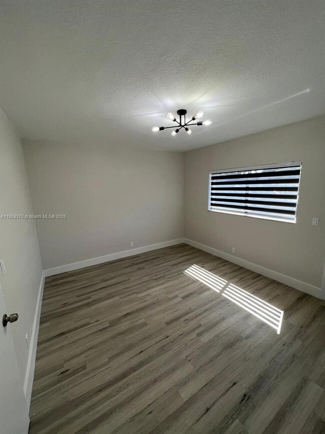 Building Photo - 2665 Middle River Dr