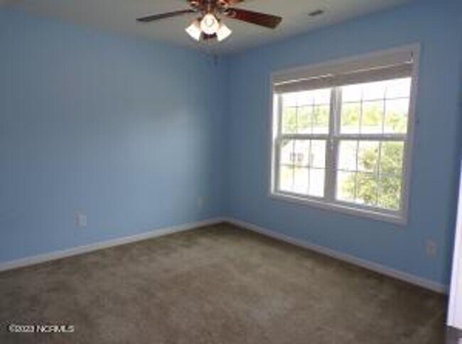 Building Photo - 4 Bedroom 2.5 Bathroom home located in Carolina Subdivision