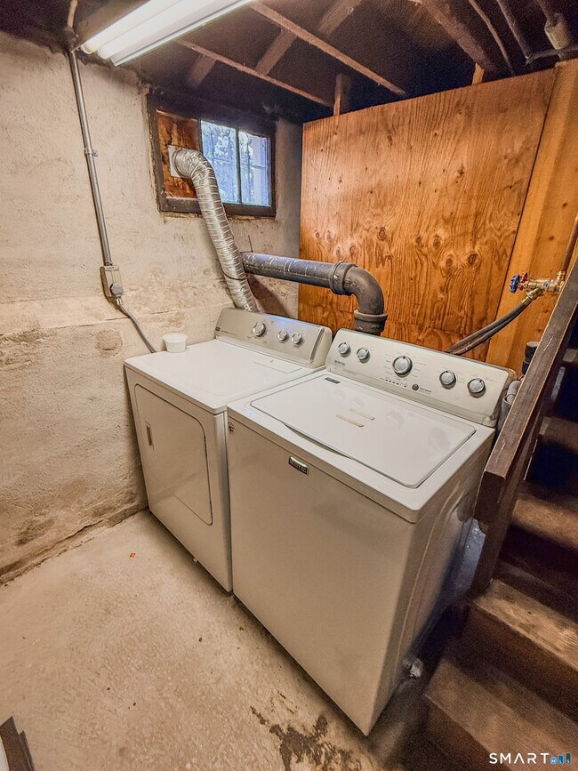 Building Photo - 162 Jubilee St