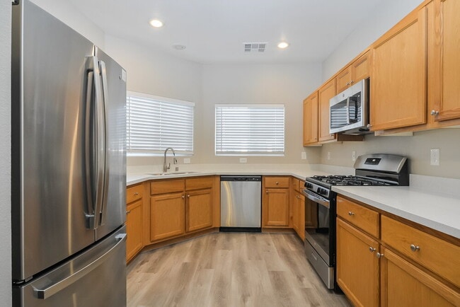 Building Photo - 4815 Longshot Dr