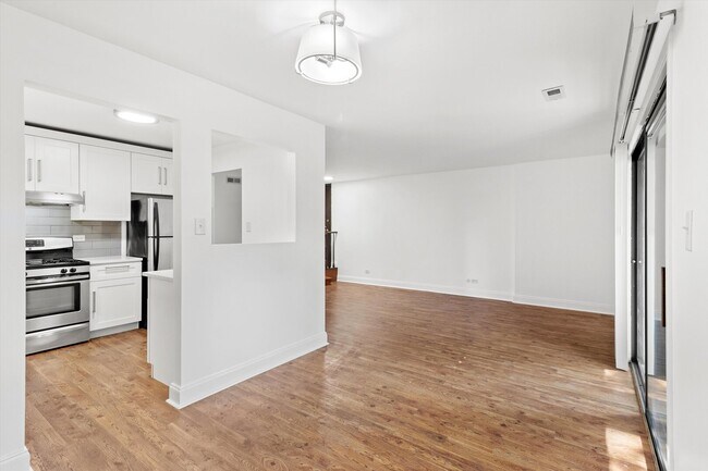 Building Photo - 850 Sheldon Ct