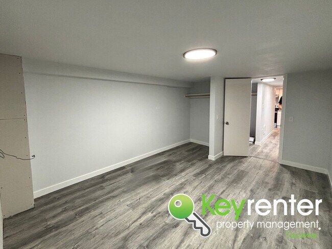 Building Photo - Cozy & Private 2Bed/1Bath Apartment with S...