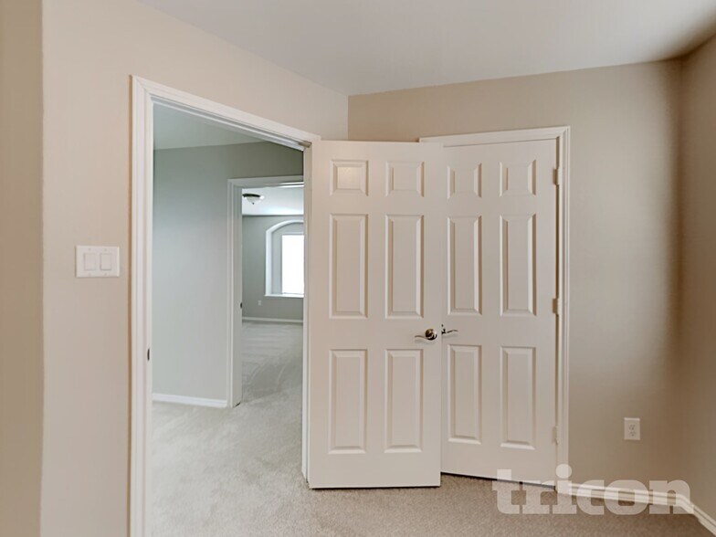 Building Photo - 3802 Bogie Way