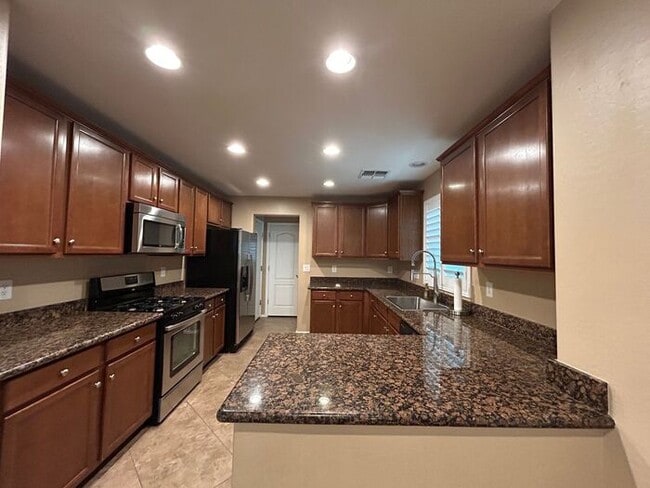 Building Photo - 2251 S Ponderosa Dr