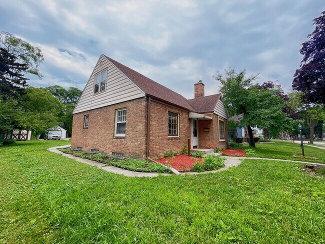 Building Photo - 4924 N 73rd St