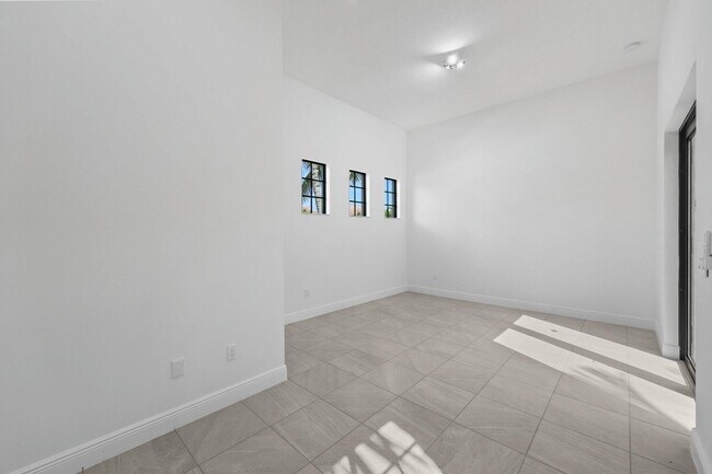 Building Photo - 9368 Cantal Cir E