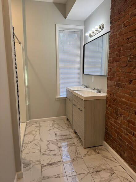 Building Photo - 23 Babcock St