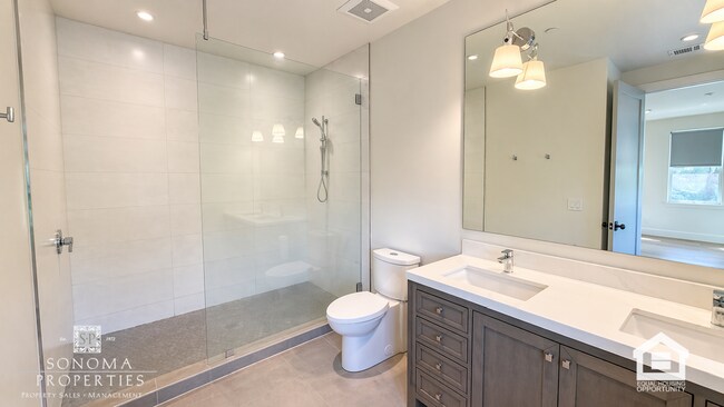 Building Photo - 3bd/2ba Retreat in the Heart of Sonoma Wine County - Modern Top Floor Duplex