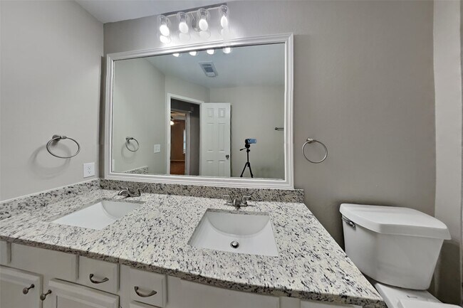 Building Photo - 18150 River Sage Dr