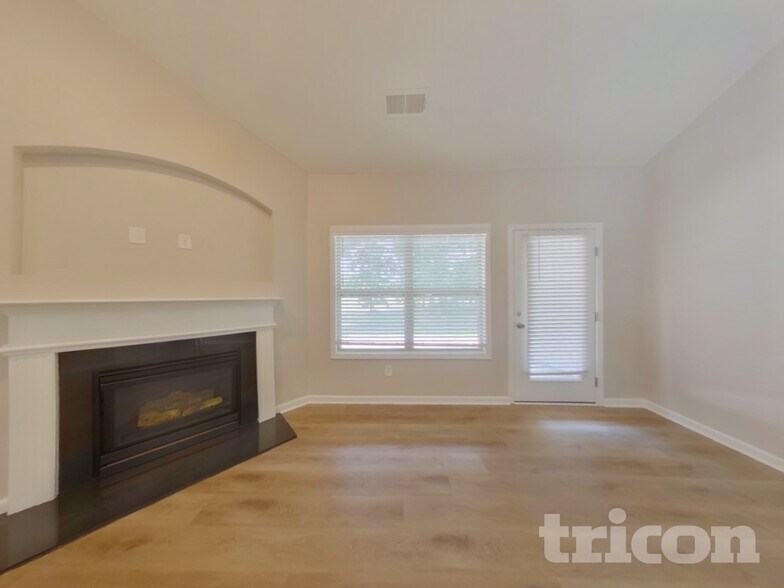 Building Photo - 118 Greenbank Dr