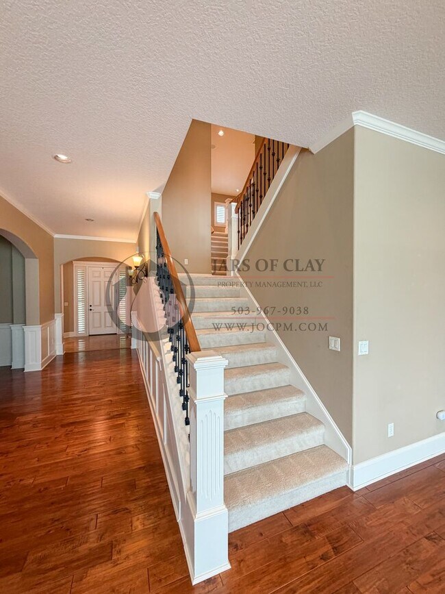 Building Photo - Luxurious Woodburn Residence | Main-Floor Primary Suite & Butler's Pantry