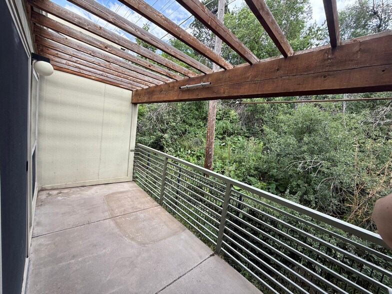 Building Photo - 2510 Taft Dr