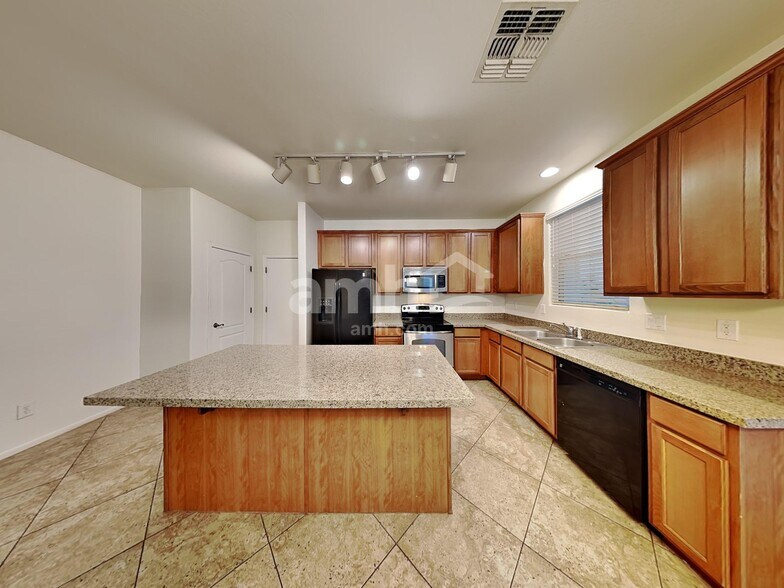 Building Photo - 4152 E Vest Ave