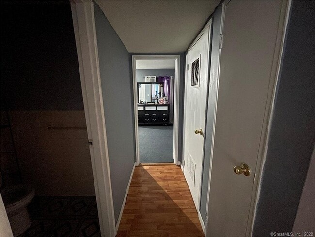 Building Photo - 10 Georgetown Dr