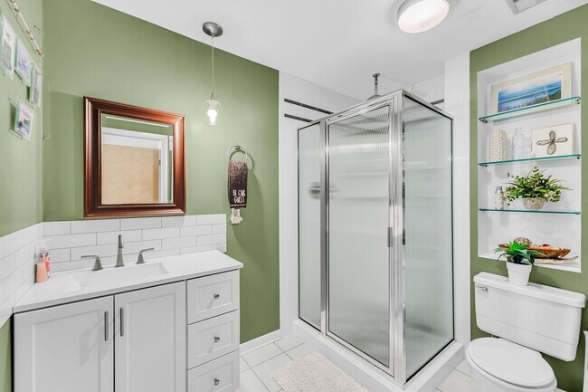 Building Photo - Coastal Living in the Heart of Folly Beach