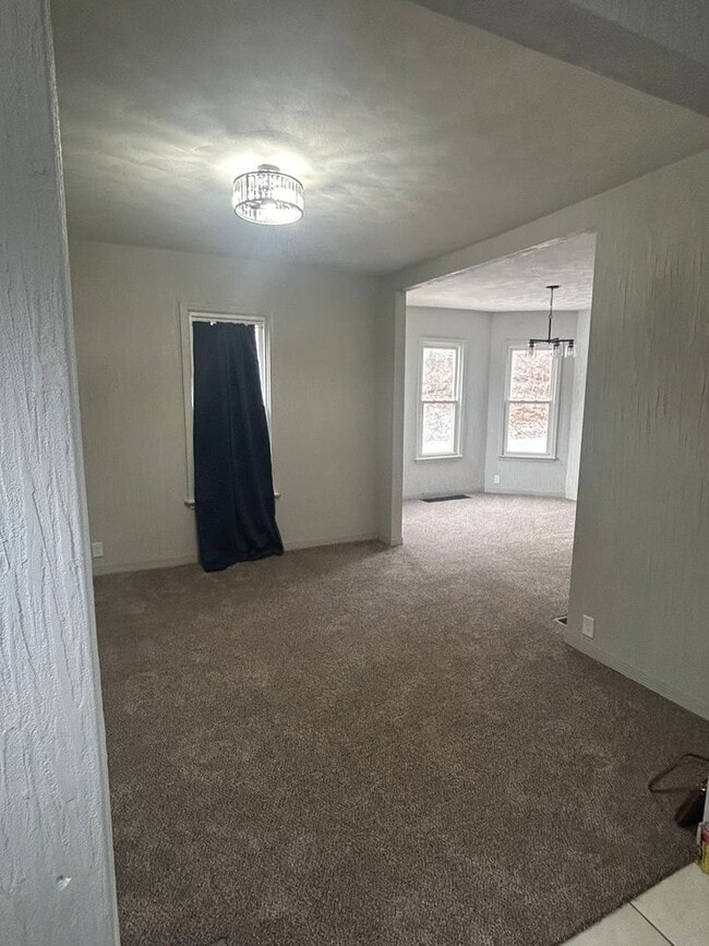 Building Photo - 3 bedroom house