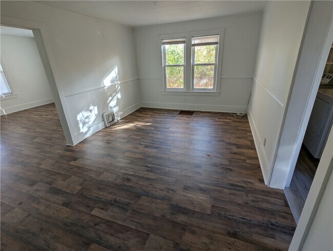 Building Photo - 250 North Ave