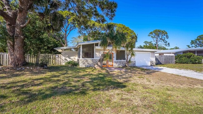 Building Photo - 6912 Alderwood Dr