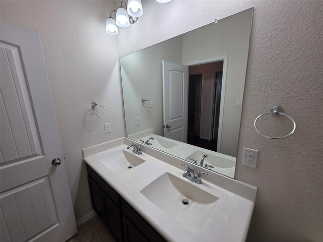 Building Photo - 14046 Sand Ridge Crossing