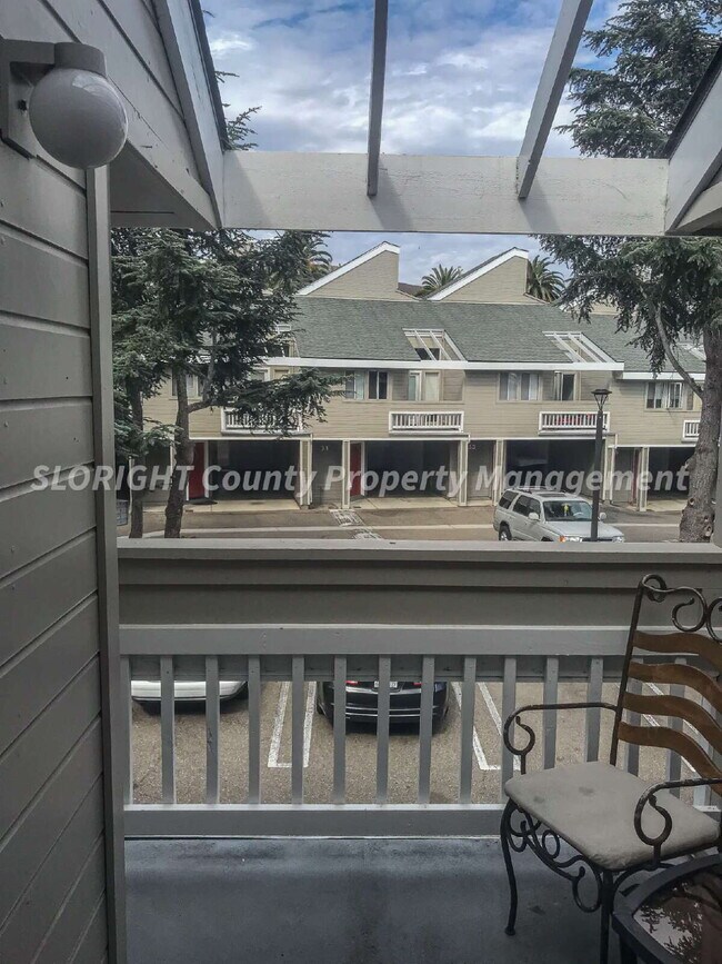 Building Photo - AVAILABLE NOW - 2 Bedroom plus den and loft / 2 Bathroom Condo on East Foothill in SLO