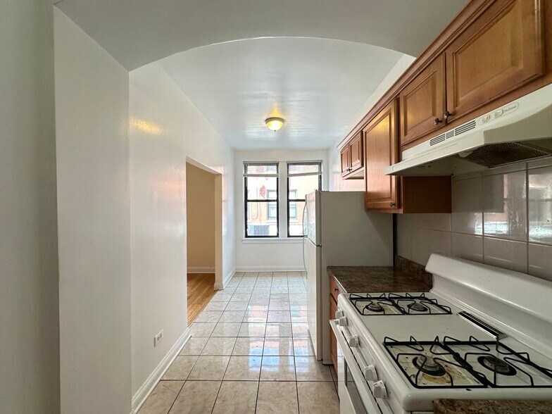 Building Photo - 2737 N Spaulding Ave