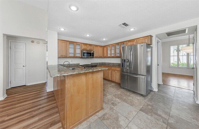 Building Photo - 15002 Rocky Ledge Dr