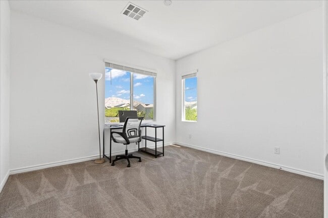 Building Photo - Spacious 5-bedroom home in gated community