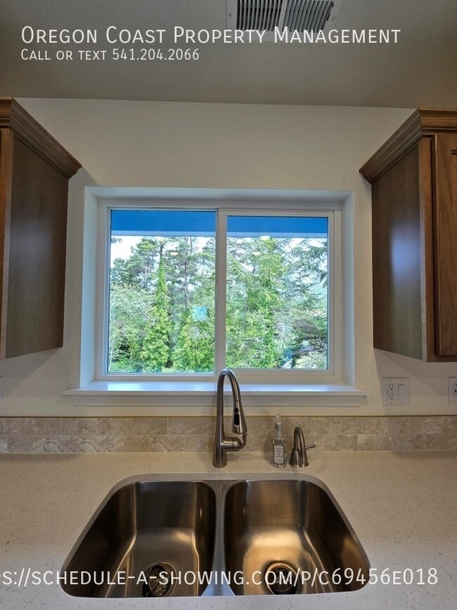 Building Photo - 4822 SW 48th Ct