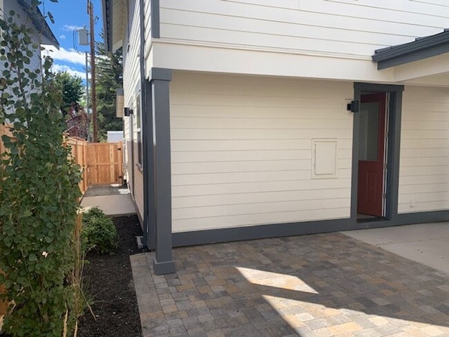 Building Photo - West Side 3 Bedroom with Garage