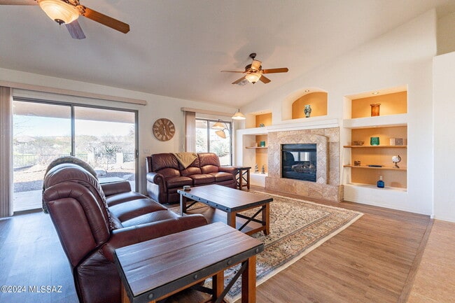 Building Photo - 36500 S Rock Crest Dr
