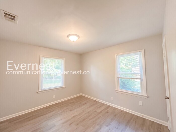 Building Photo - 386 Lindsey Dr SE