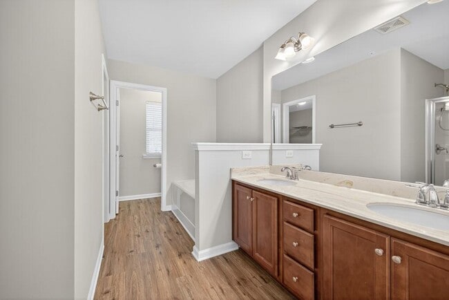 Building Photo - 3277 Castleberry Village Dr