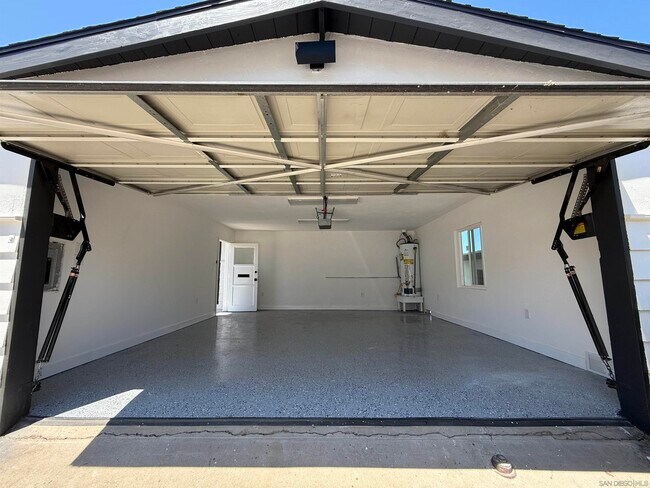 Building Photo - 5139 Hilda Rd