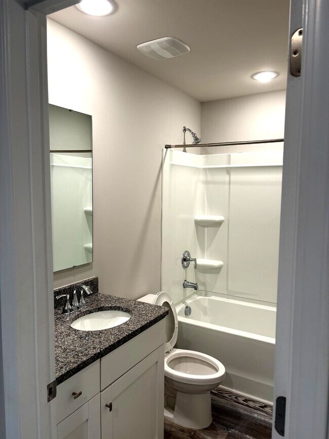 Building Photo - Beautiful 3BR 2.5BA Home w/ Full Appliance Kitchen • Garage Parking in Shelby