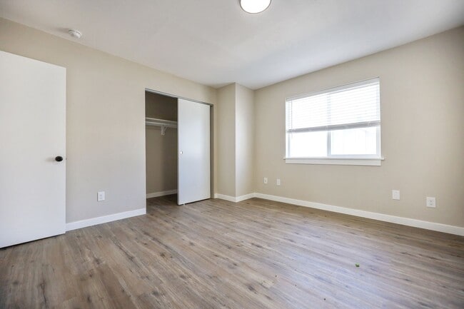 Building Photo - 2-Bedroom Duplex in SE Portland