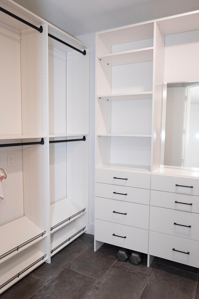 Building Photo - 634 SE 3rd Ave