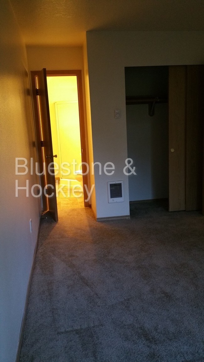 Building Photo - 4631 SW Luradel St