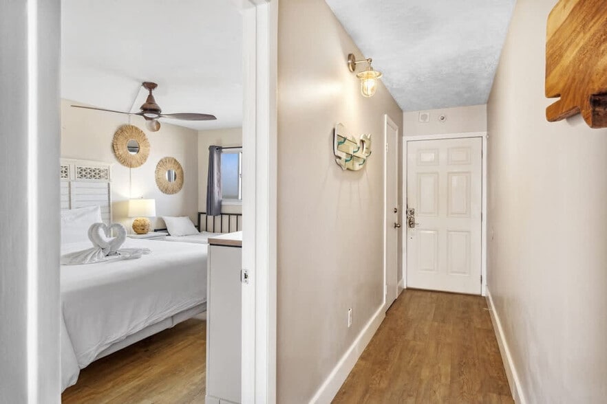 Building Photo - 8743 Thomas Dr