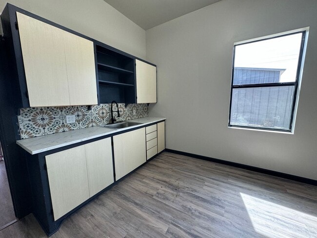 Building Photo - RPG DUPLEX-2 Units