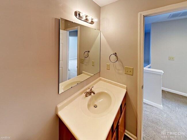 Building Photo - 6018 Tybalt Dr