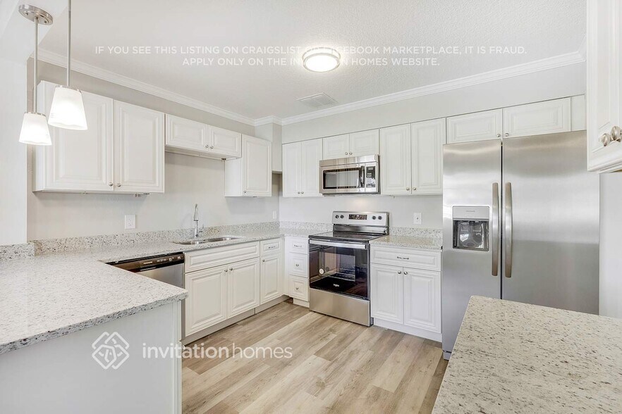 Building Photo - 6266 Shady Oak Dr