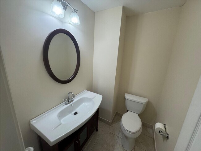 Building Photo - 336 N Birch Rd