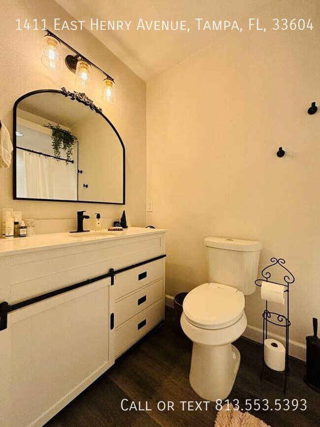 Building Photo - 1411 E Henry Ave