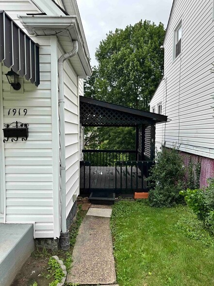 side porch - 1919 Columbia Ave